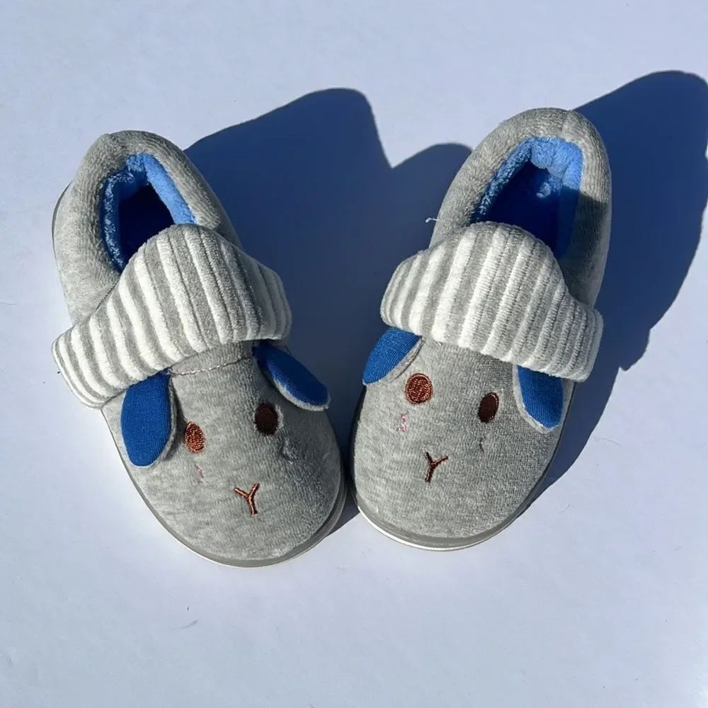 NWOT Boys Toddler Animal Slippers Striped, 18/19